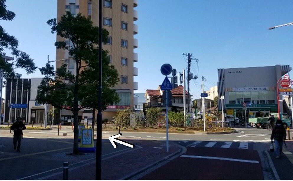 13 そのまま大通りへ（矢印あり）